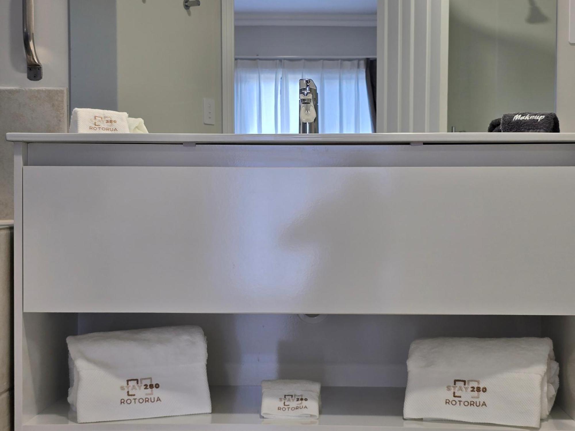 Stay 284 Rotorua - Refurbished Modern Accommodation Екстер'єр фото