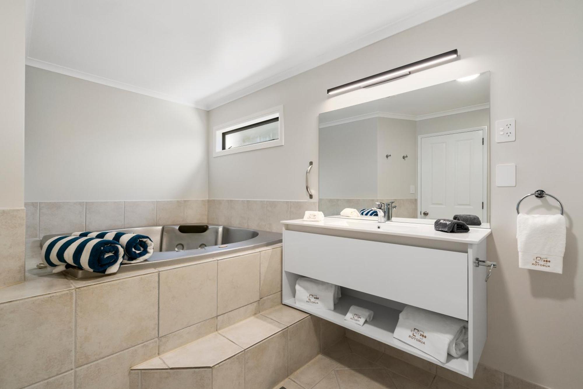 Stay 284 Rotorua - Refurbished Modern Accommodation Екстер'єр фото